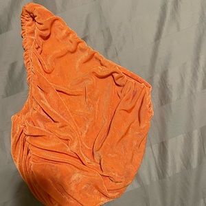 One shoulder crop top